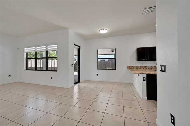 Building Photo - 25241 SW 118th Ave