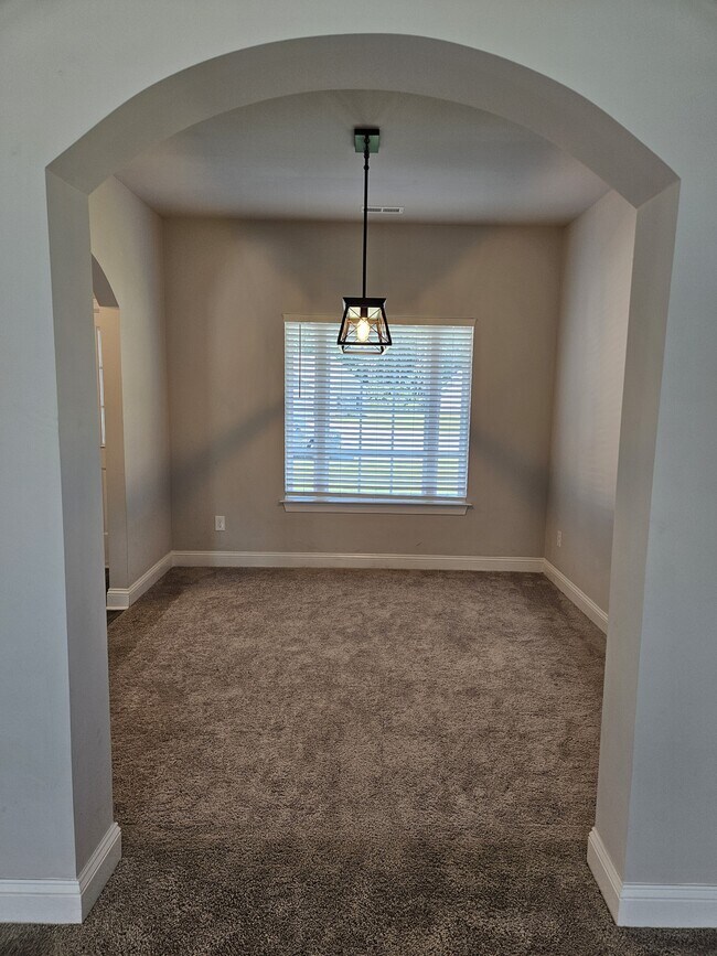 Building Photo - 214 Gracyns Dr