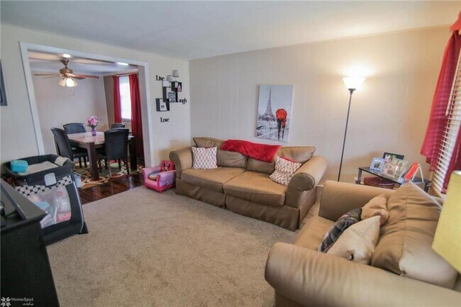 Building Photo - This adorable home is available for rent. This 2 bedroom property has bee renovated