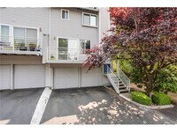 Building Photo - Beautiful 2 Bed 1.5 Bath in Sought After Woodridge, Bellevue.