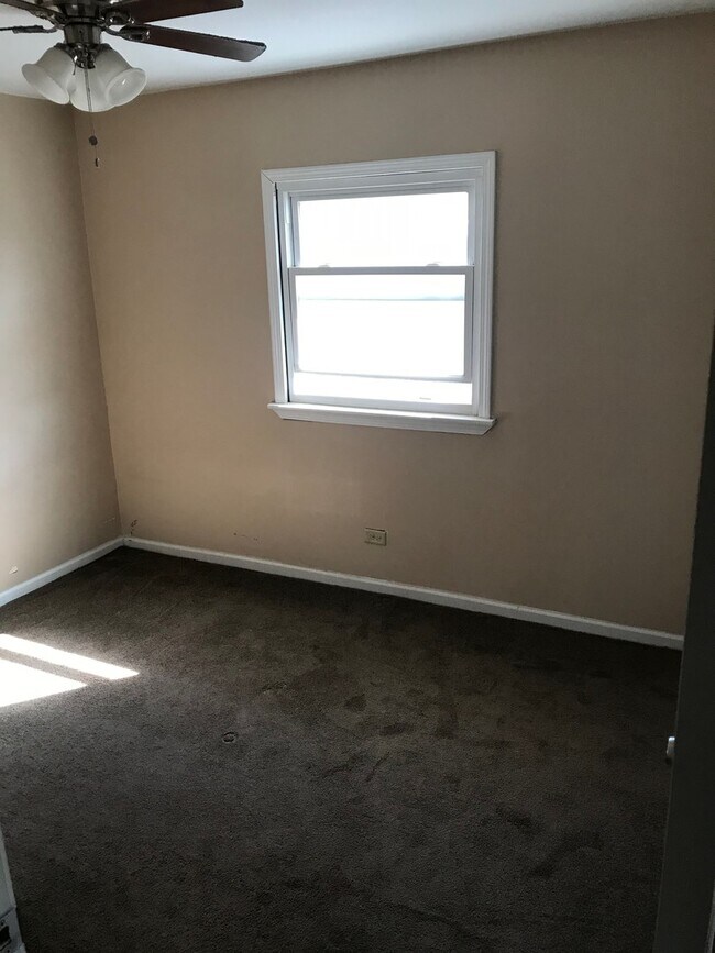 Building Photo - 14523 Van Buren St