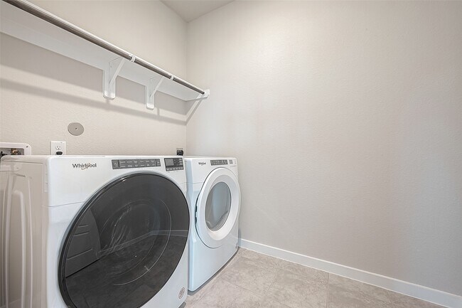 Building Photo - 8523 Lake Groove Ln