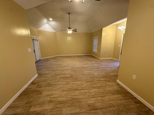 Living room - 5 Laudeac Ct