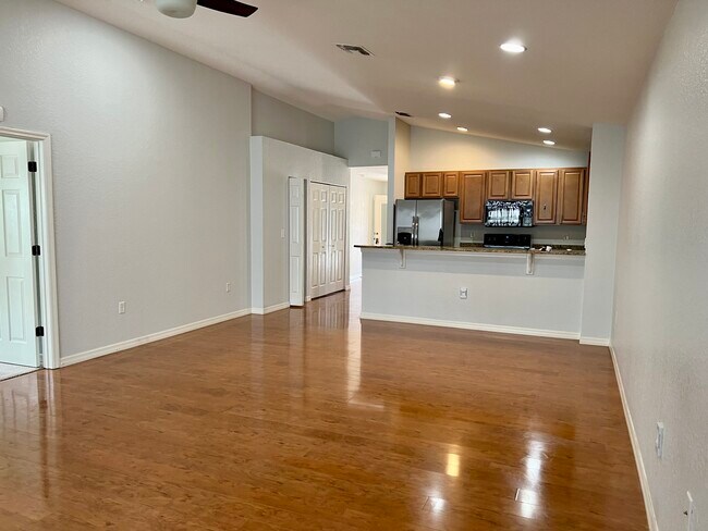 Building Photo - 12305 NE 48th Loop