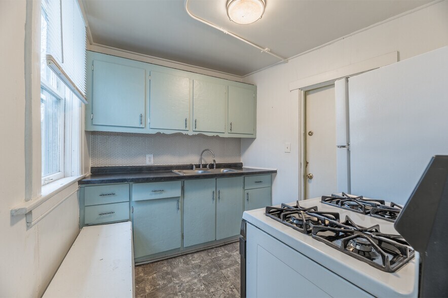 Building Photo - 138 N 38th Ave