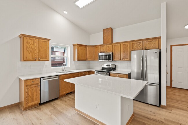 Building Photo - 13 Redtail Ct