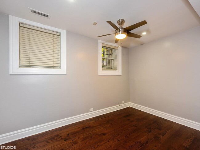 Building Photo - 1201 N Astor St