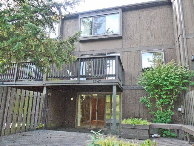 Building Photo - 2547 Meade Ct