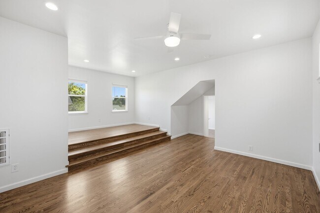 Building Photo - 1567 E 22nd St