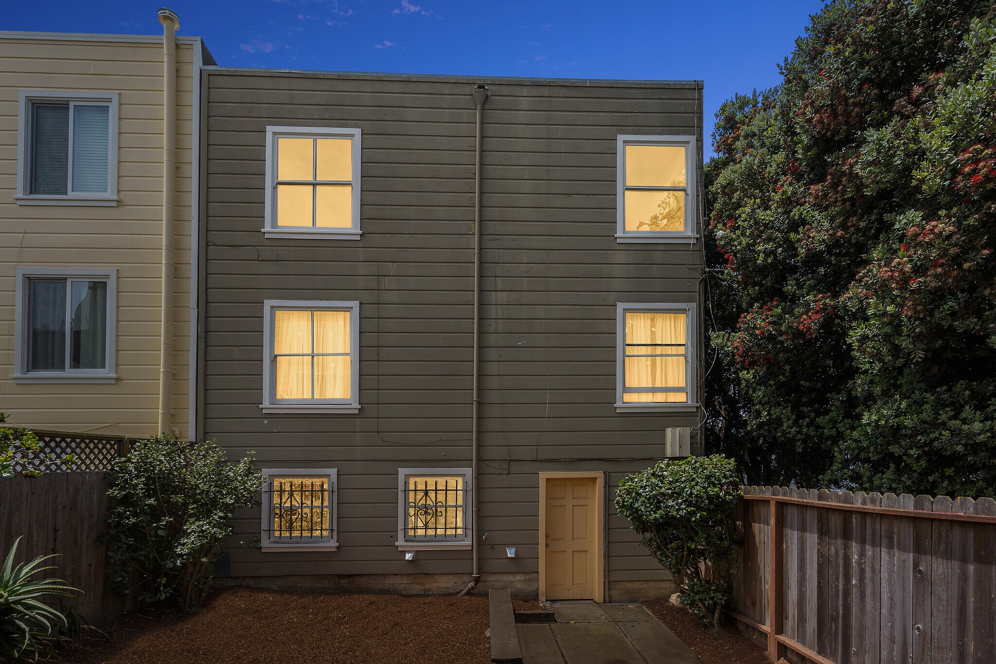 Building Photo - 196 Jules Ave