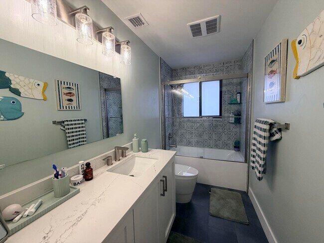 Building Photo - 3041 Perriwinkle Cir
