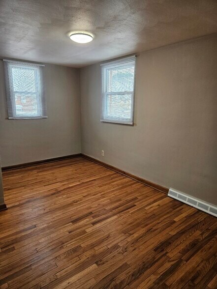 2nd Bedroom - 125 29th St NE