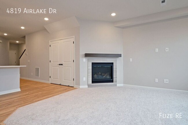 Building Photo - 4819 Airlake Dr
