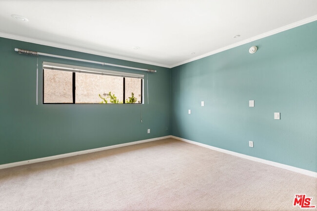 Building Photo - 10671 Wilkins Ave