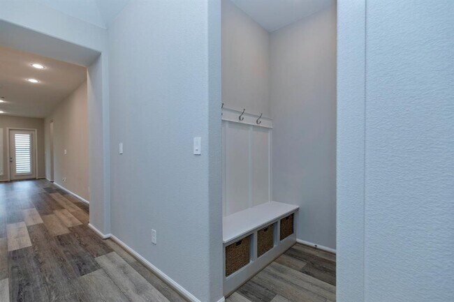 Building Photo - 30103 Aralia Dr