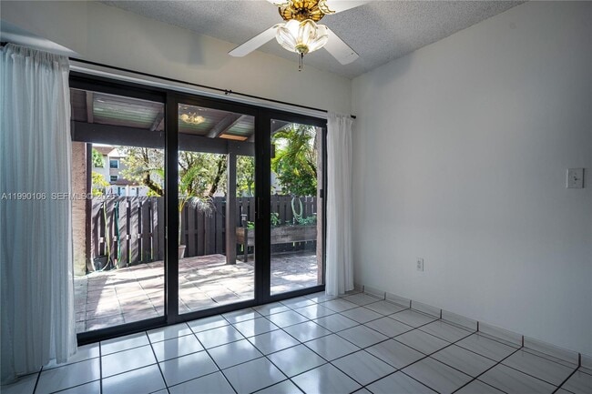 Building Photo - 495 W Park Dr