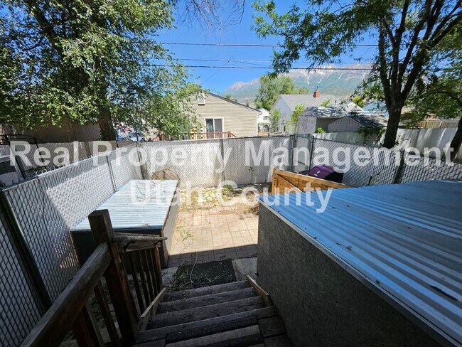 Building Photo - Townhome in Orem 3 bedroom 3.5 bathrooms