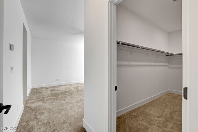 Building Photo - 1305 Azure Jay Ave