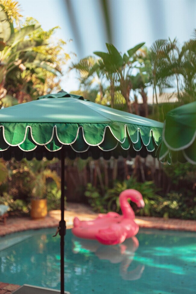 Building Photo - 446 27th St