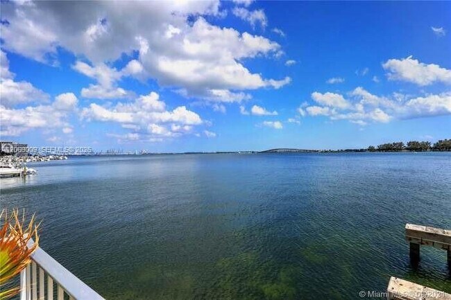 Building Photo - 2201 Brickell Ave