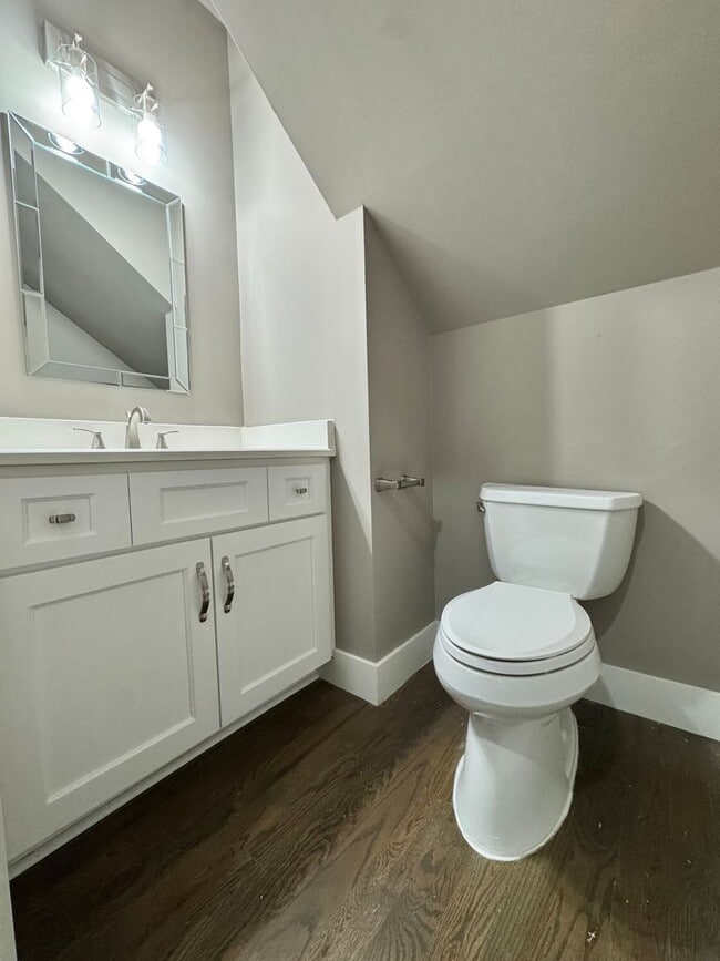 Building Photo - 3 Bed, 3.5 Bath Home w/ 2 Car Garage and Lake Views