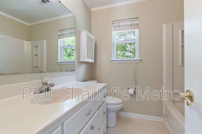 Building Photo - 11241 Kingfisher Dr