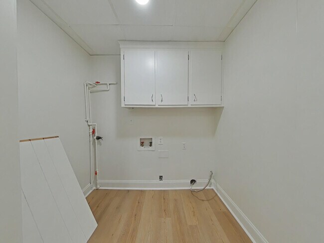 Building Photo - 117 Deerwood Dr