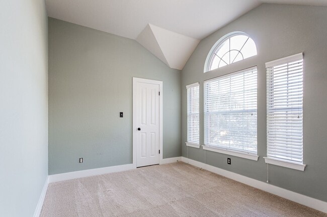 Building Photo - Gorgeous 4BR 2.5/BA Home with White Kitchen & Tree-Filled Yard