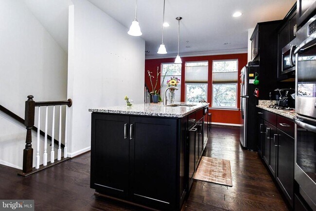 Building Photo - 608 Parkside Pl NE