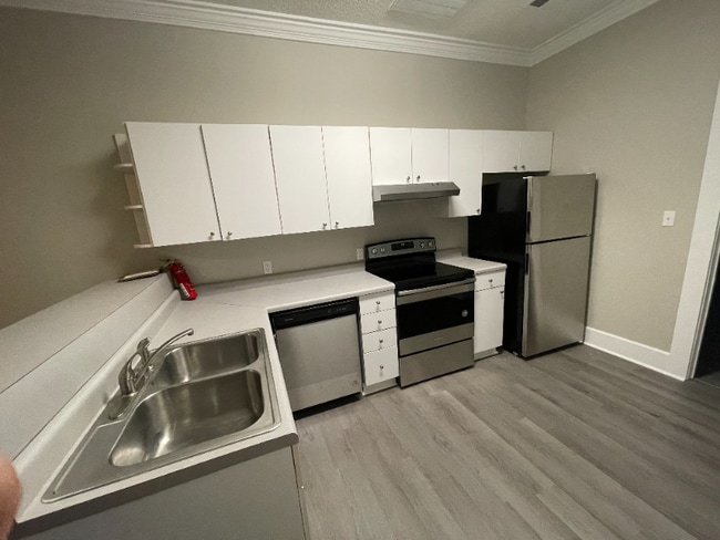 Building Photo - 100 Pundt St