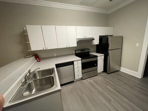Building Photo - 100 Pundt St