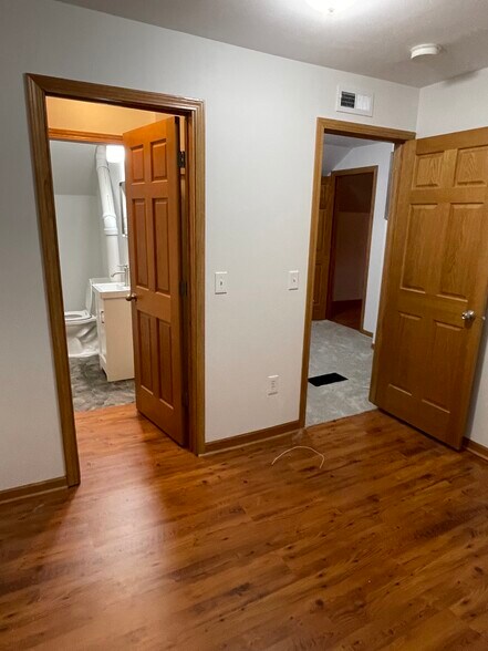 Building Photo - 329 W Main St