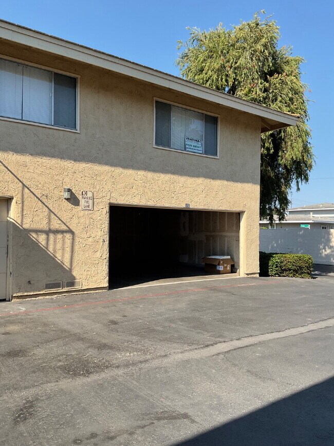 Building Photo - "Discover Coastal Living: Spacious 3-Bed, 2-Bath Townhouse