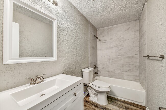 Building Photo - 405 Cherry St