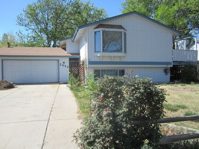 Primary Photo - 3 Bedroom, 2 Bath Bi-Level Home with 2 car...