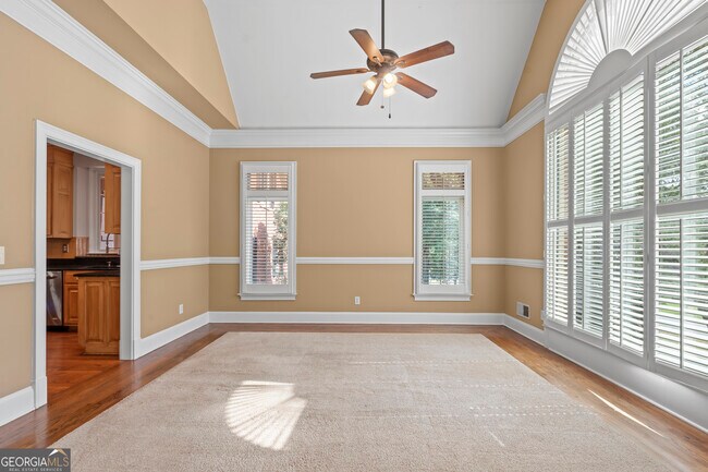 Building Photo - 235 Smokerise Trce