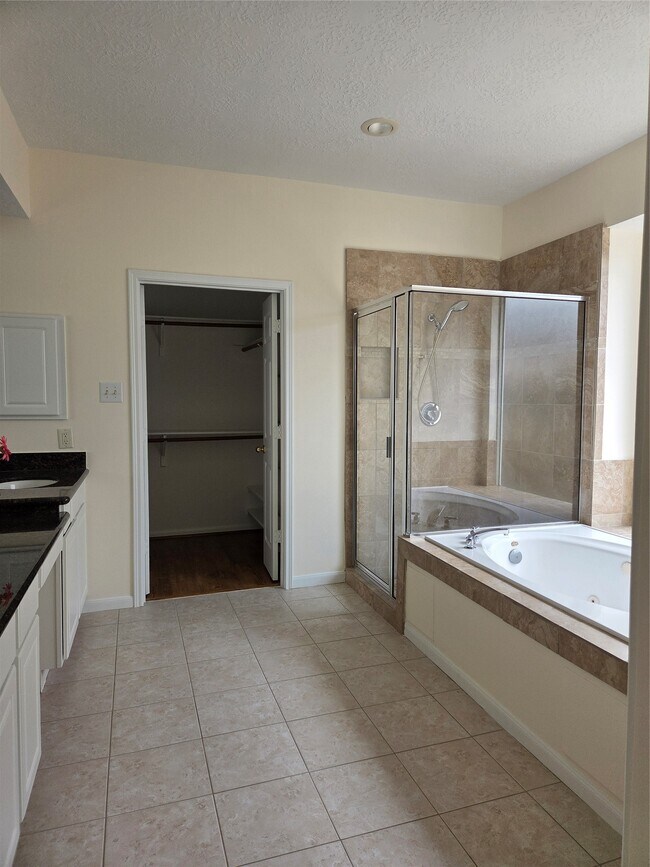 Building Photo - 4306 Lakeside Meadow Dr