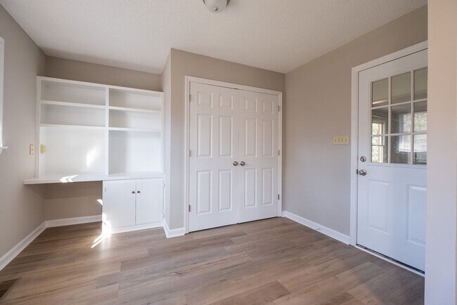 Building Photo - 125 Honeytree Dr