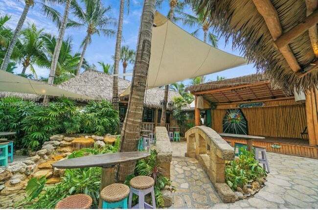 Building Photo - 2309 Fairway Dr S