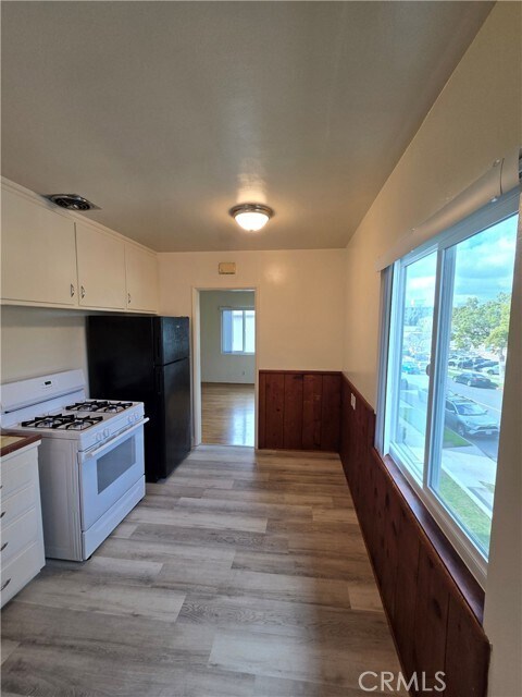 Building Photo - 502 E Cypress Ave