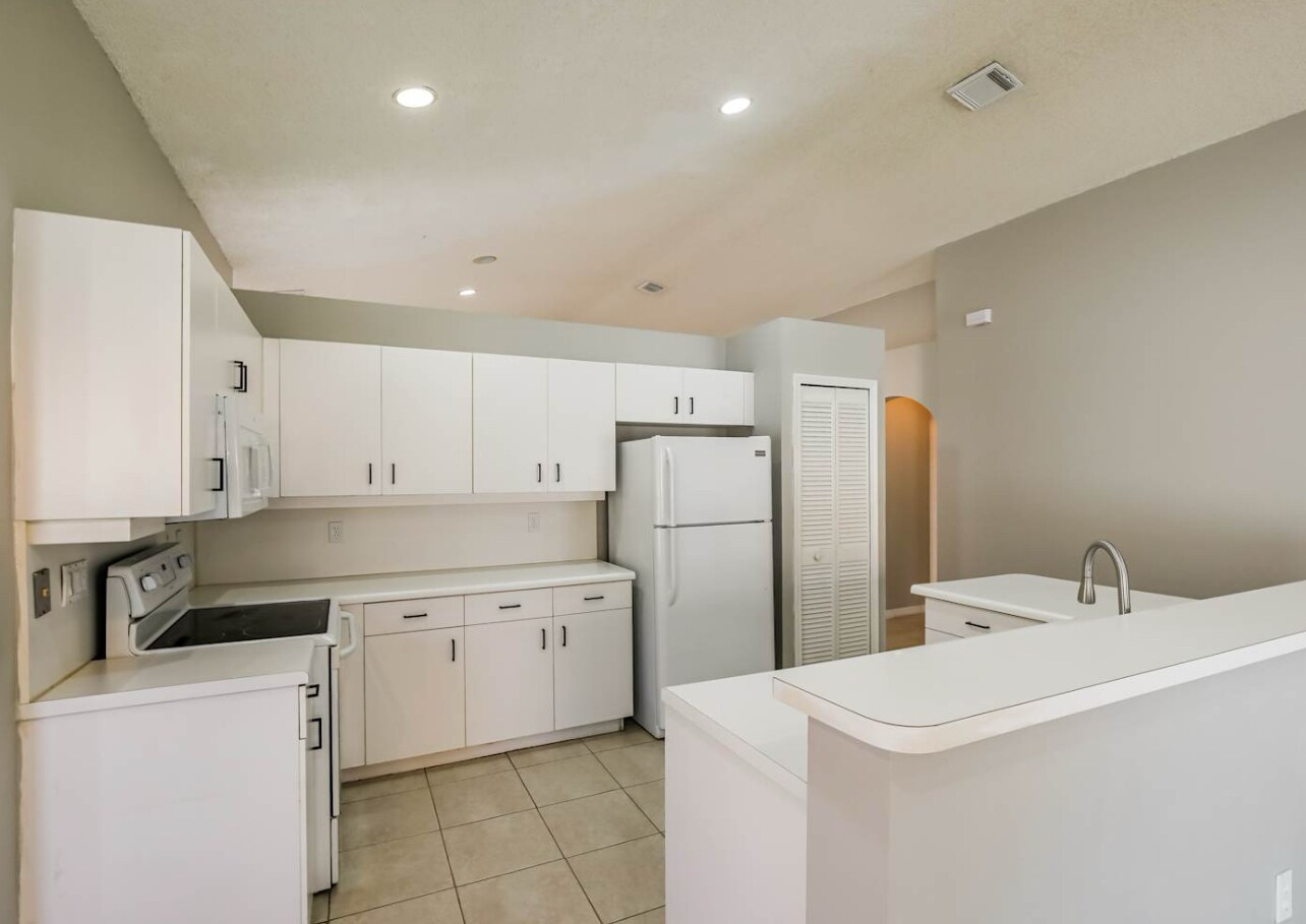 Building Photo - 5010 SW 151st Ter