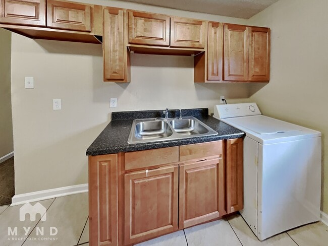 Building Photo - 1457 Cooper St