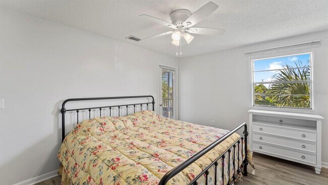 Building Photo - 3905 Del Prado Blvd S