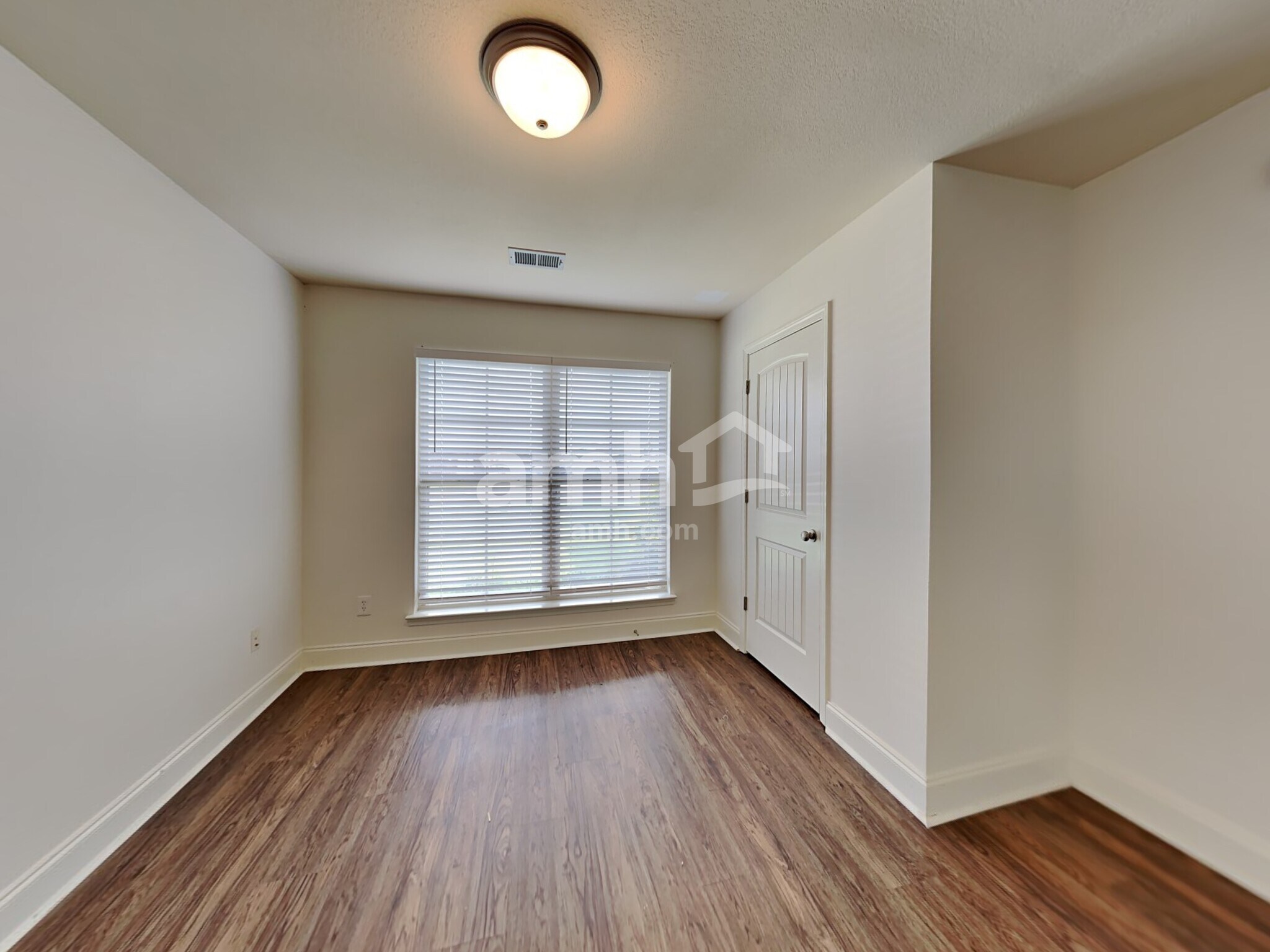 Building Photo - 2961 S Hartland Dr