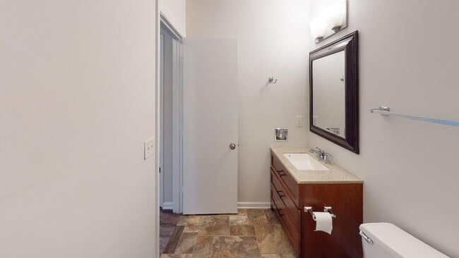 Building Photo - Updated 3 bed 2 bath in the tree lined Bir...