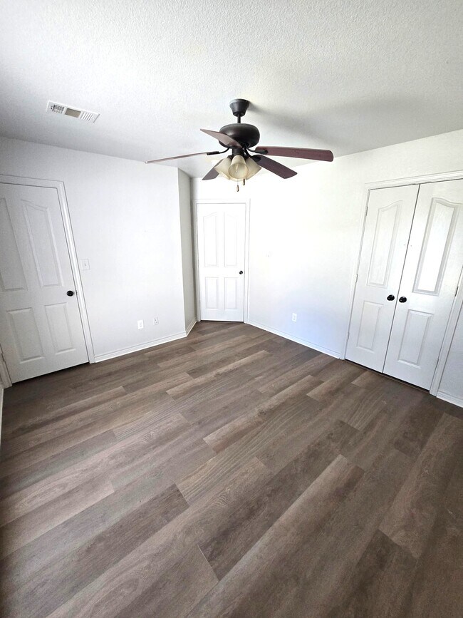 Building Photo - 6534 Westwood Village Dr