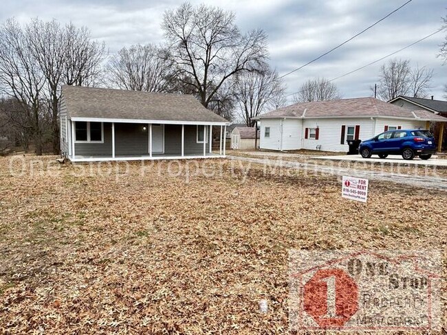 Primary Photo - Charming 2 Bedroom, 1 Bathroom house in In...