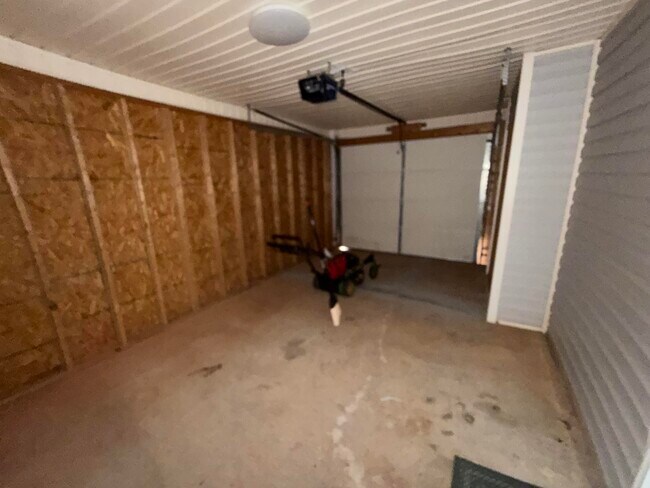 Building Photo - 219 Long Creek Dr