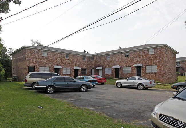 Primary Photo - 4412 Lynn Ln