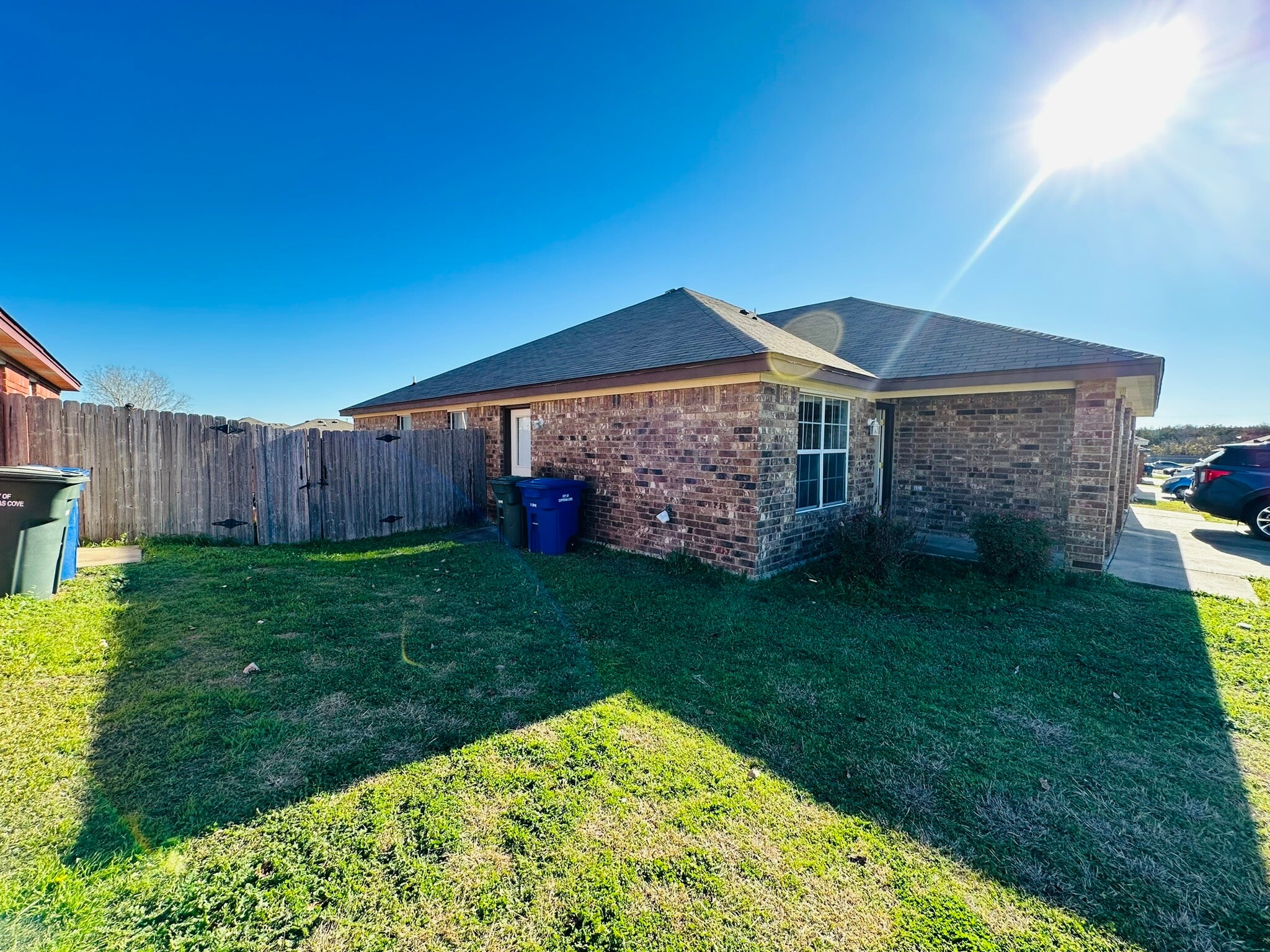 Building Photo - 402 Primrose Dr